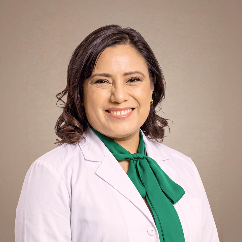Dra. Claudia Flores Flores